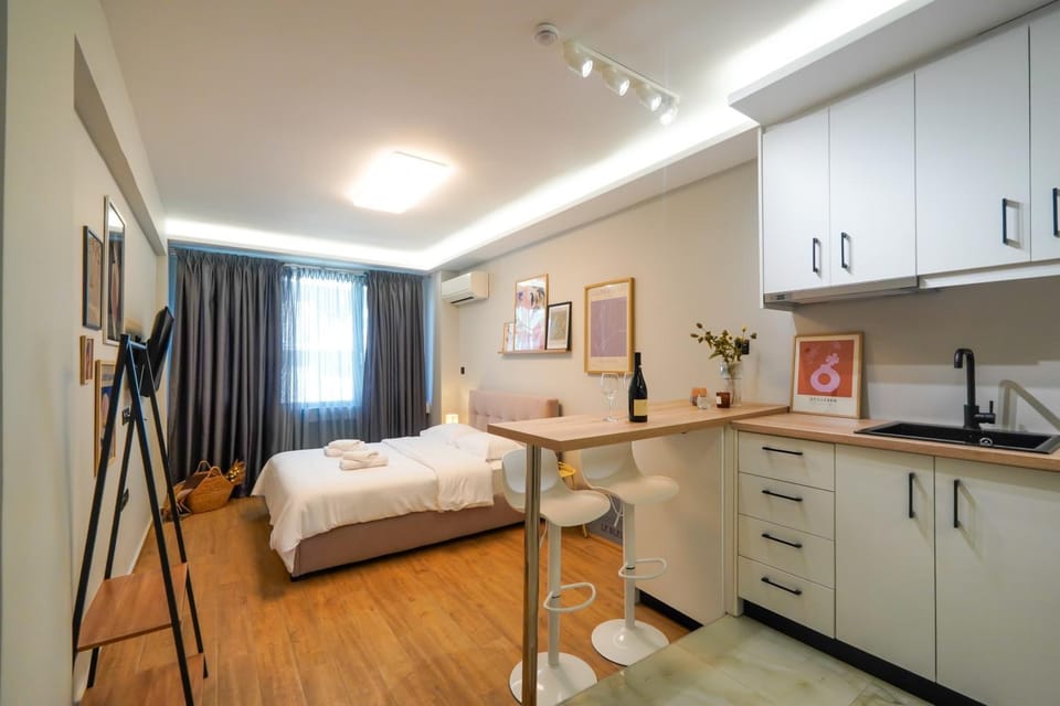 Bed, Kitchen or kitchenette, Photo of the whole room, Bedroom