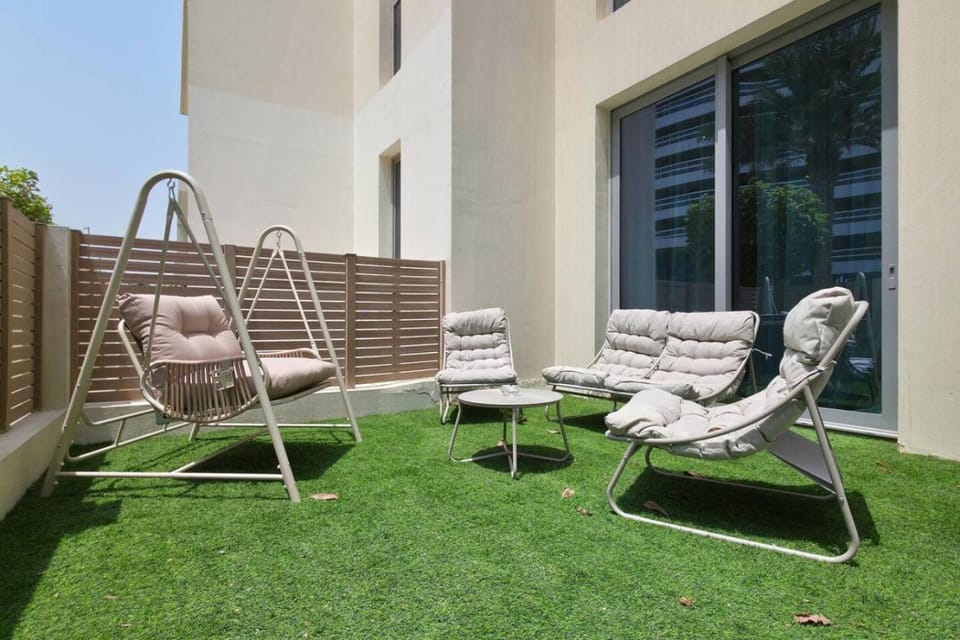 Modern 3BR with Maids Room - Luxe Seaside Retreat Apartment in Abu Dhabi