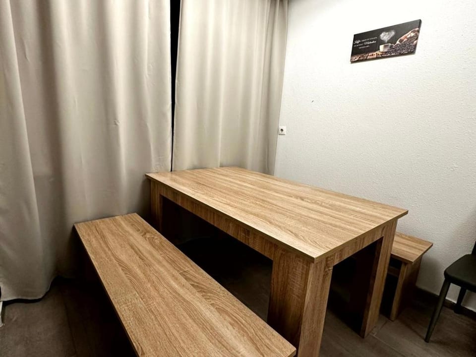 Photo of the whole room, Dining area