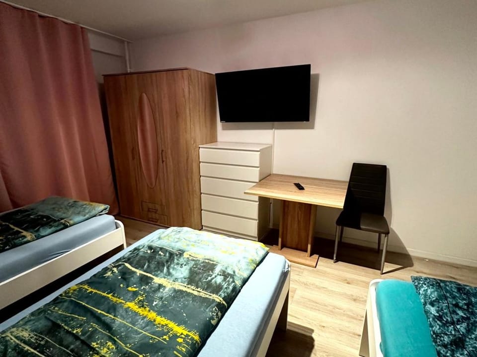 Bed, TV and multimedia, Bedroom, wardrobe