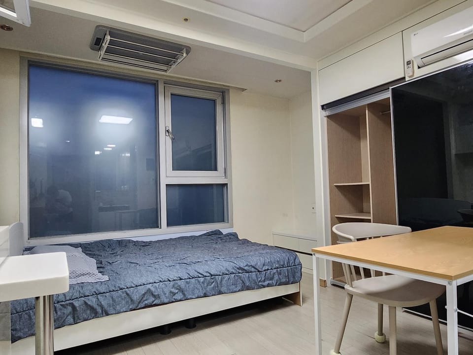 GH Sindaebang Station Apartment in Gyeonggi-do