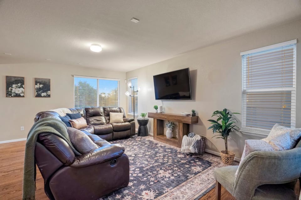 Fountain Family Retreat - Pet Friendly House in Colorado