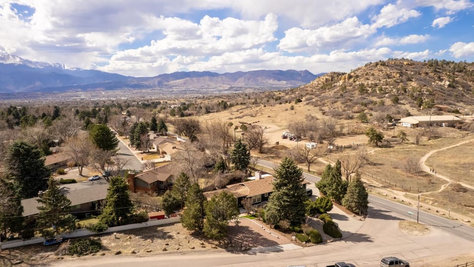 LUX Guest Suite Near Amazing Hiking Trails House in Colorado Springs