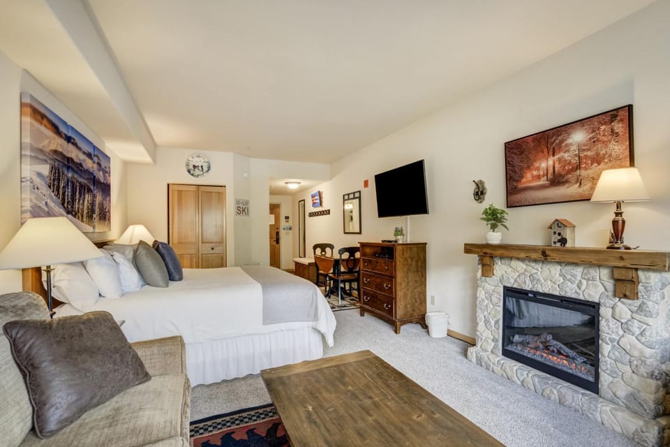 Gateway Studio - Pool, Hot Tub, Walk to Slopes Apartment in Keystone