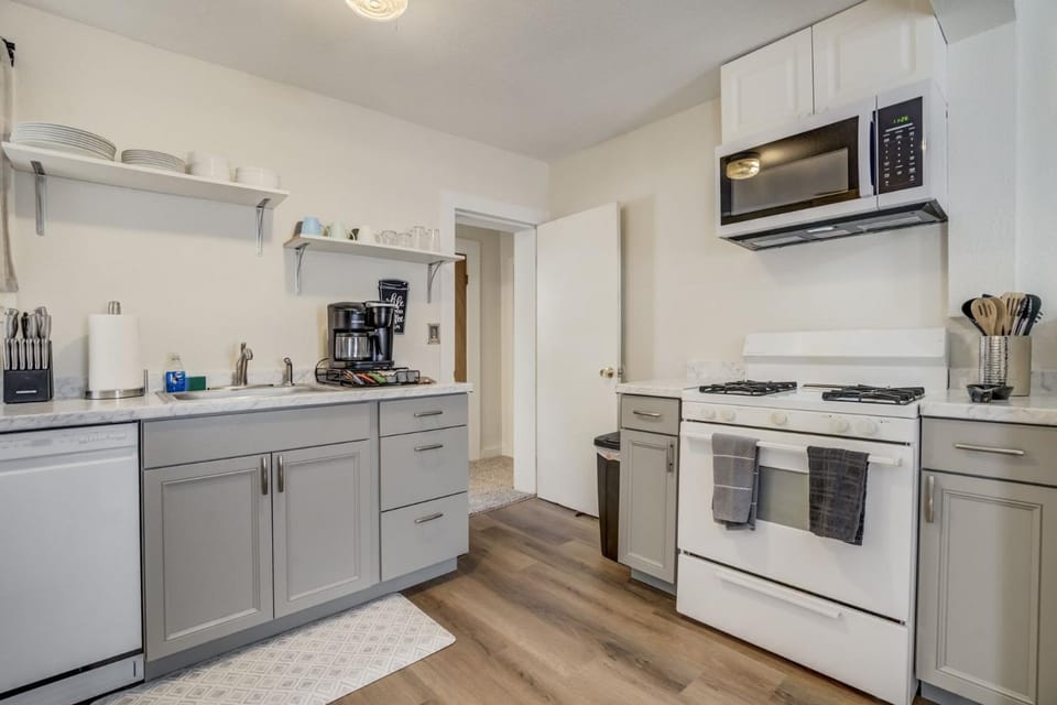 Quiet Urban Hideaway Near Downtown and Dining House in Colorado Springs