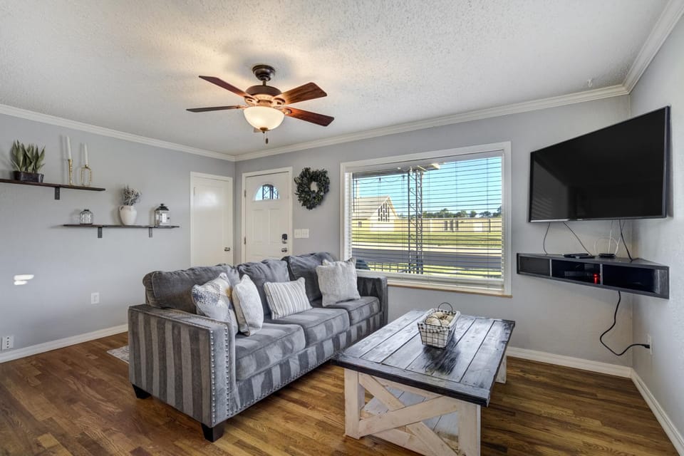 Charming 2BR Retreat - Pet Friendly! House in Colorado Springs