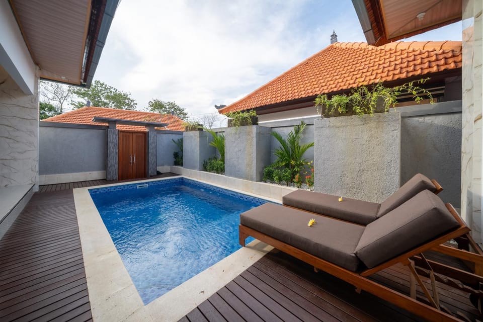 Pool view, Swimming pool, sunbed