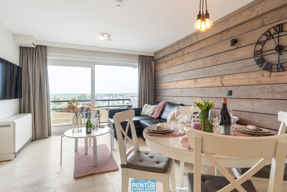 TV and multimedia, View (from property/room), Balcony/Terrace, Living room, Seating area, Dining area