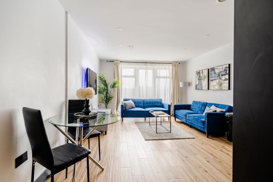 Prestige Apartment Close to Elstree & Borehamwood Station Apartment in London