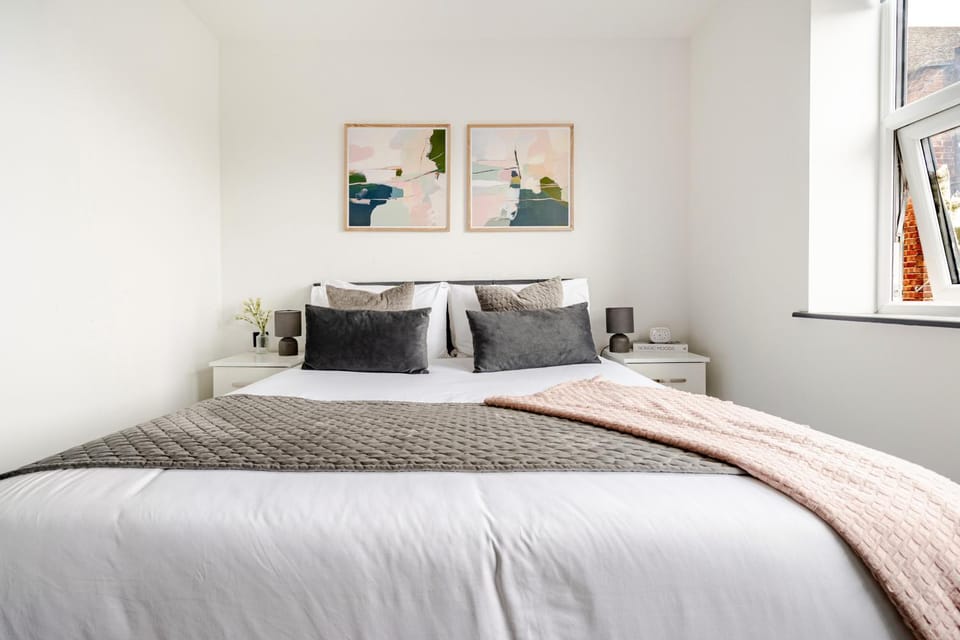 Prestige Apartment Close to Elstree & Borehamwood Station Apartment in London
