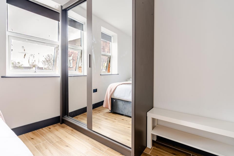 Prestige Apartment Close to Elstree & Borehamwood Station Apartment in London