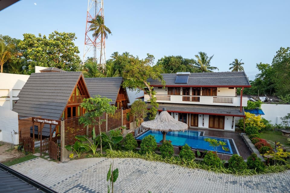 Property building, Day, Garden, Garden view, Pool view, Swimming pool