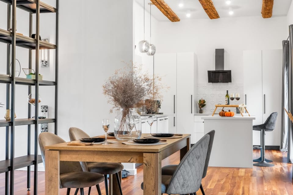 Kitchen or kitchenette, Seating area, Dining area