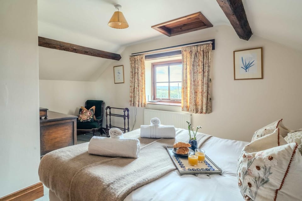 Maple Cottage - Rural Charm & Cotswold Views House in Wychavon District