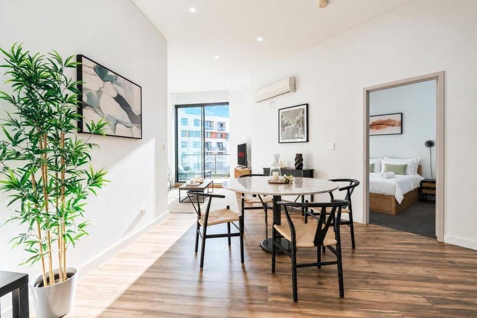 Spring, Bed, Day, Living room, Photo of the whole room, Seating area, Dining area, Bedroom
