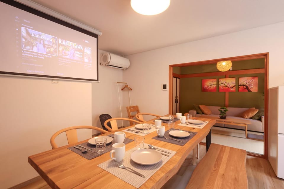 TV and multimedia, Living room, Dining area, air conditioner