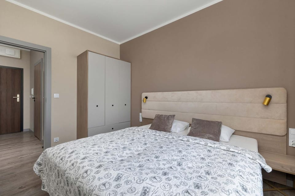 Bed, Photo of the whole room, Bedroom, wardrobe