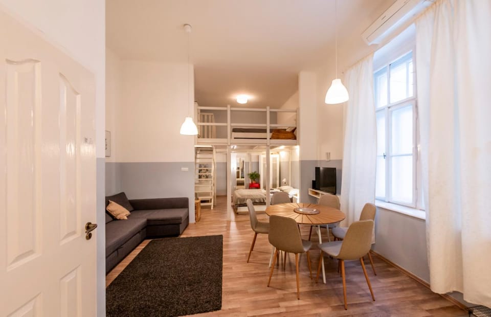Communal lounge/ TV room, TV and multimedia, Seating area, Dining area
