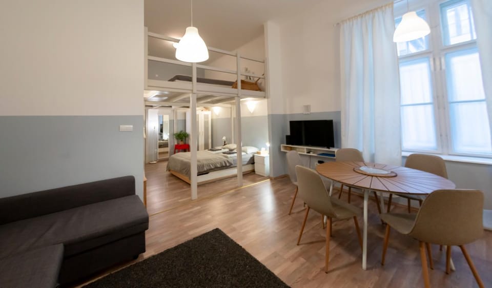 Communal lounge/ TV room, TV and multimedia, Living room, Seating area, Bedroom