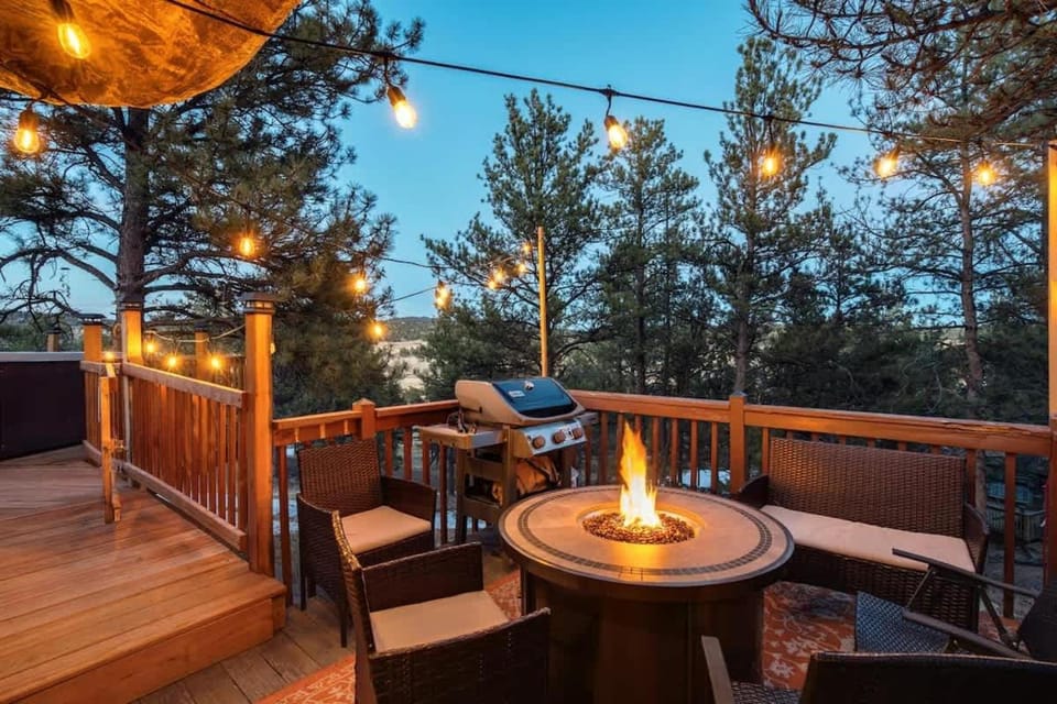 Cave Cabin Hot Tub Fire Pit MTN Experience Cabin in Park County