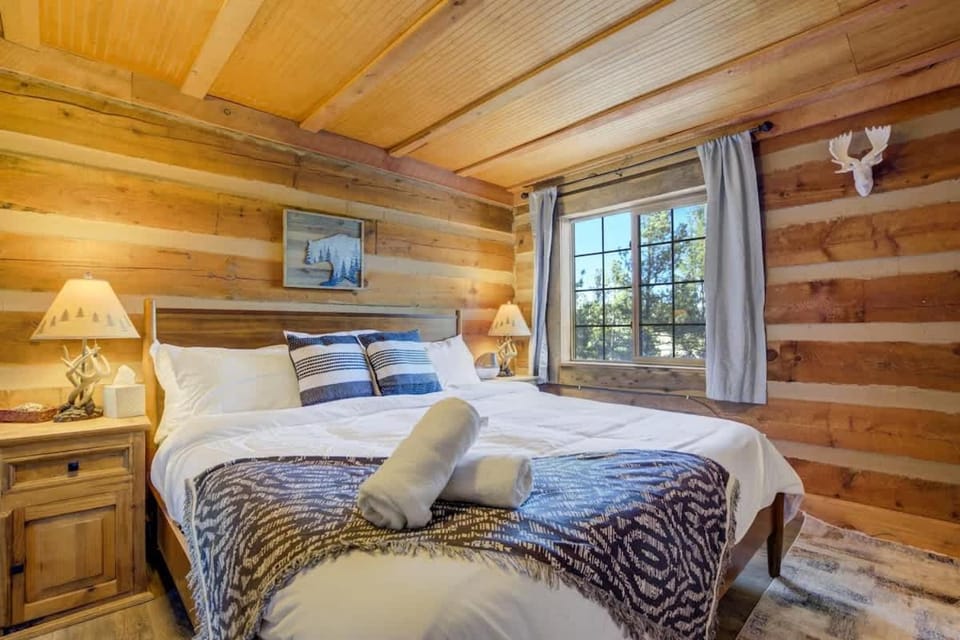 Cave Cabin Hot Tub Fire Pit MTN Experience Cabin in Colorado