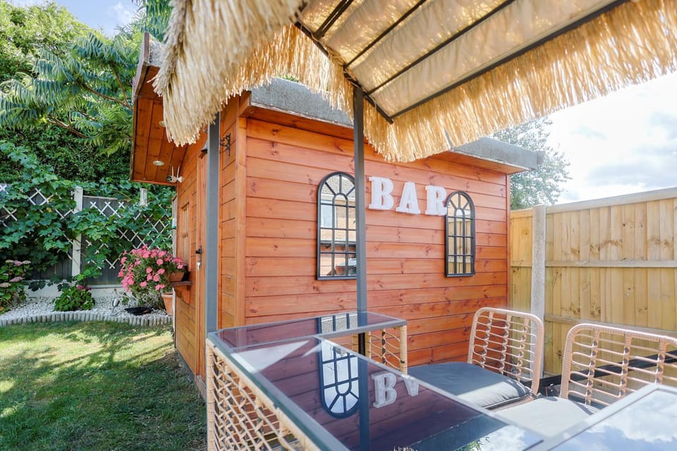 Patio, Garden view, minibar