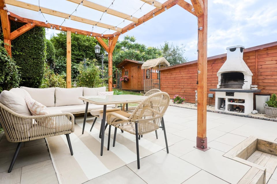 Patio, BBQ facilities, Garden, View (from property/room), Balcony/Terrace, Seating area, Garden view