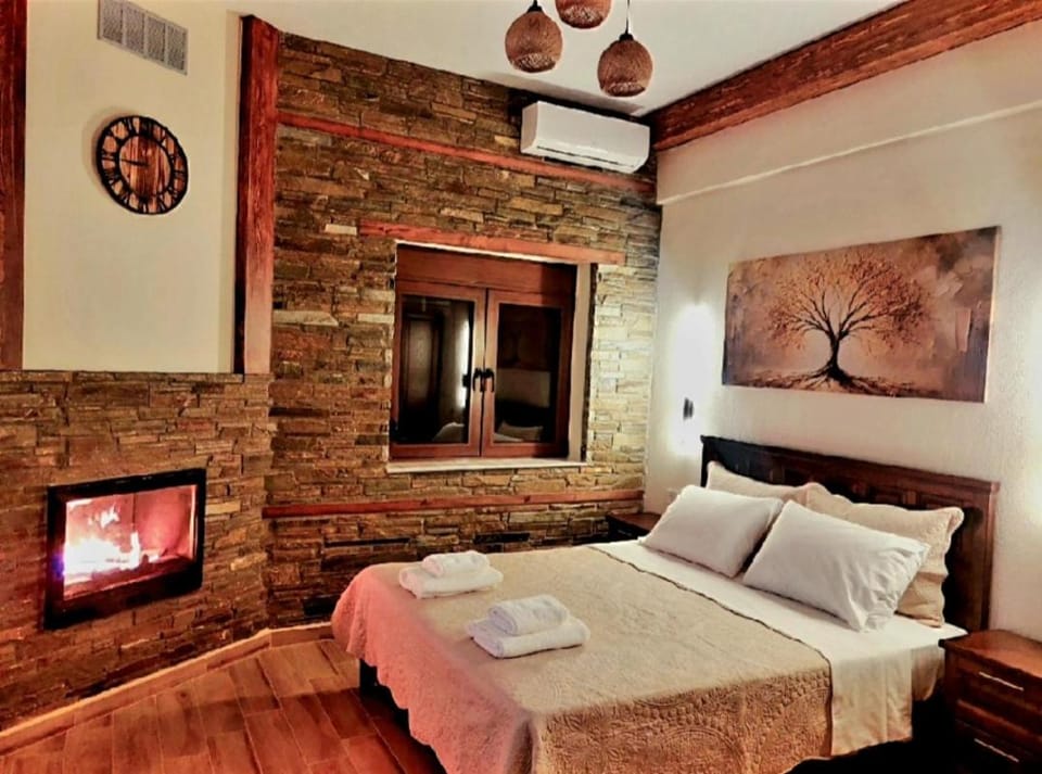 Photo of the whole room, fireplace