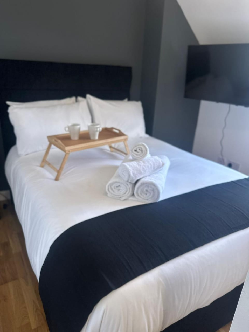 Bed, Photo of the whole room, Bedroom, towels