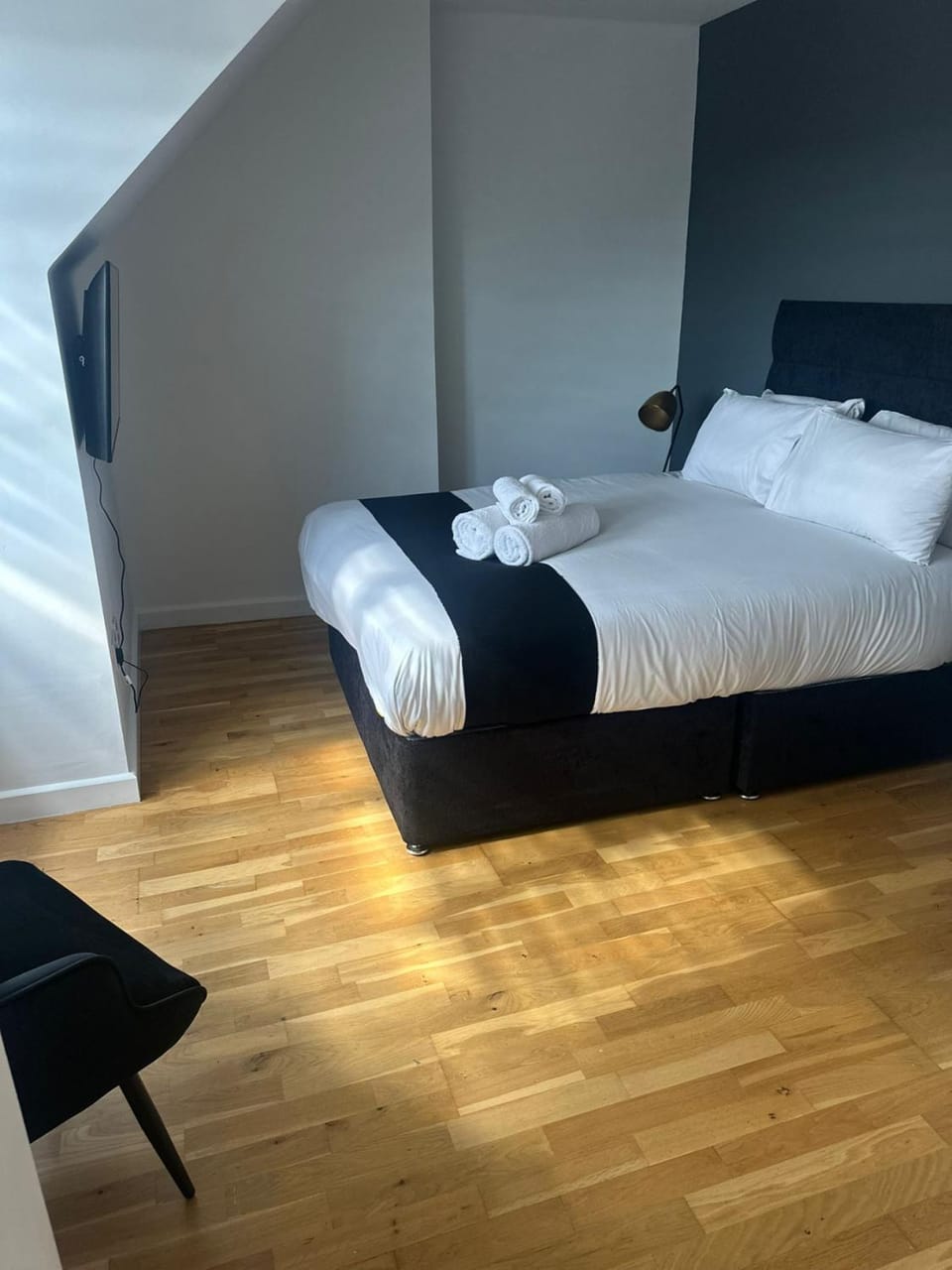 Bed, Photo of the whole room, Bedroom, towels