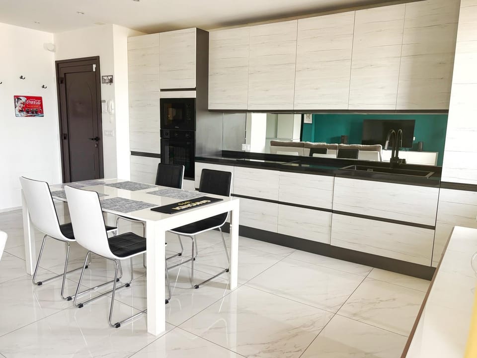 Kitchen or kitchenette, Living room, Seating area, Dining area, oven, stove