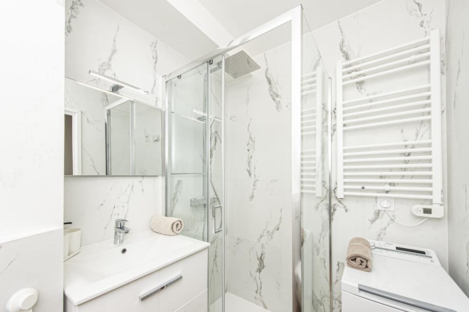 Shower, Bathroom, towels, dryer