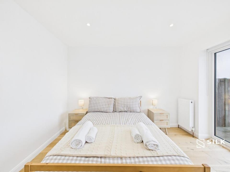4 Bed House - Hill top views - 3 car driveway House in Portsmouth
