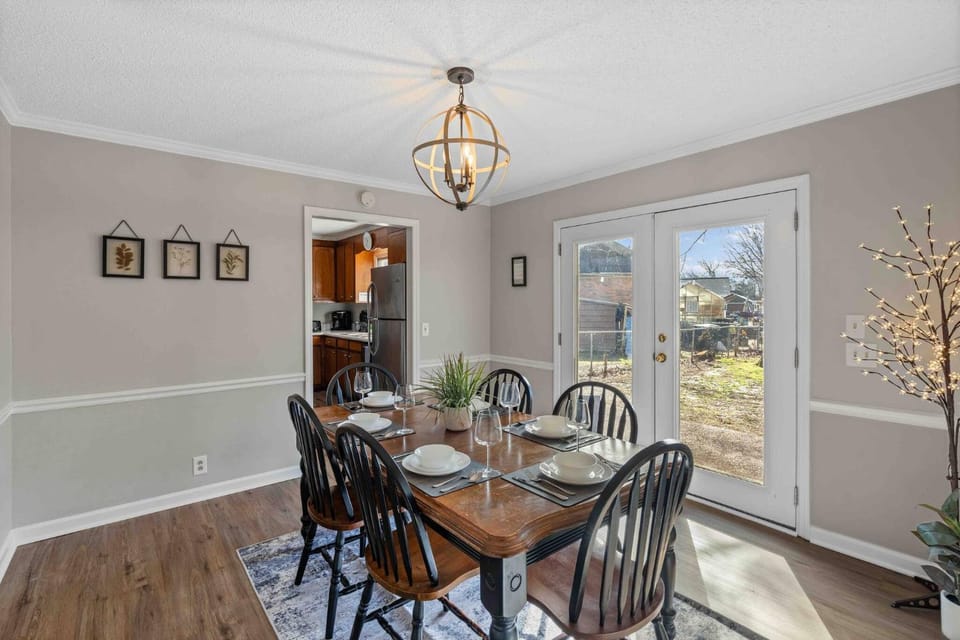 Coffee/tea facilities, View (from property/room), Kitchen or kitchenette, Photo of the whole room, Decorative detail, Dining area