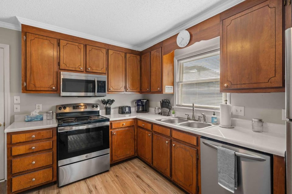 Kitchen or kitchenette, kitchen