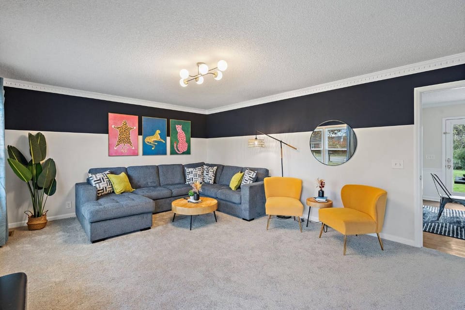 Living room, Photo of the whole room, Decorative detail, Seating area