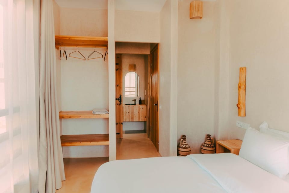 Bed, Photo of the whole room, wardrobe