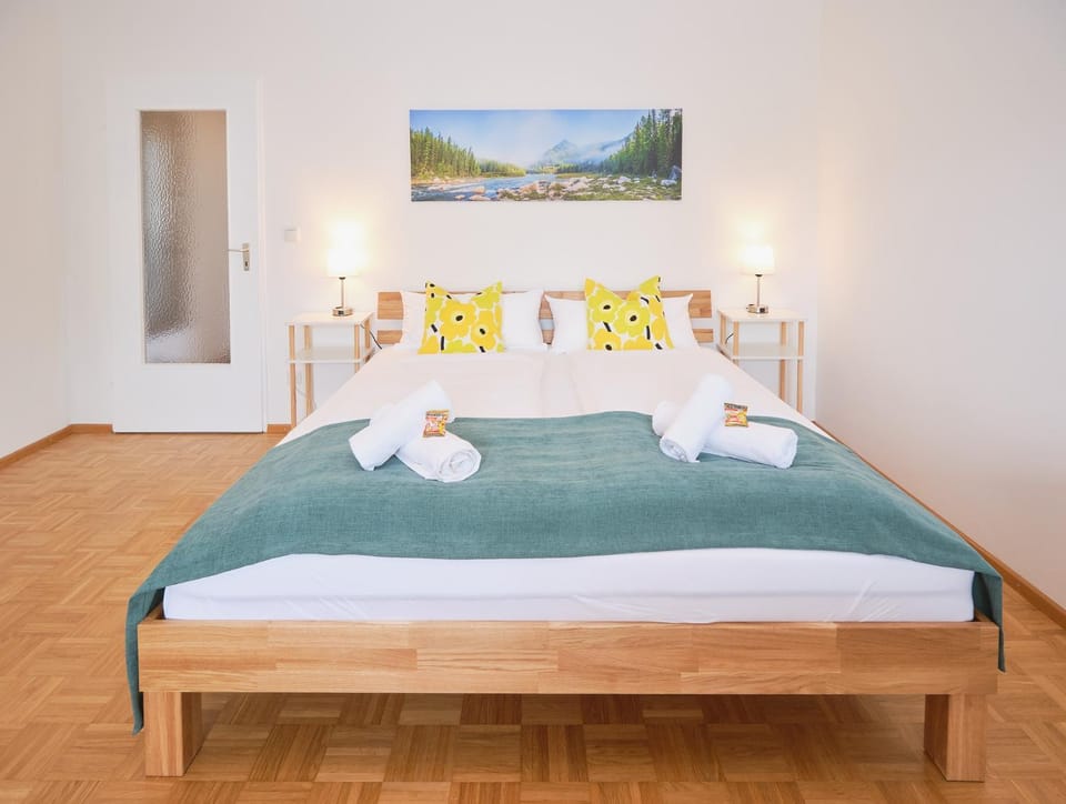 Bed, Photo of the whole room, Bedroom, towels