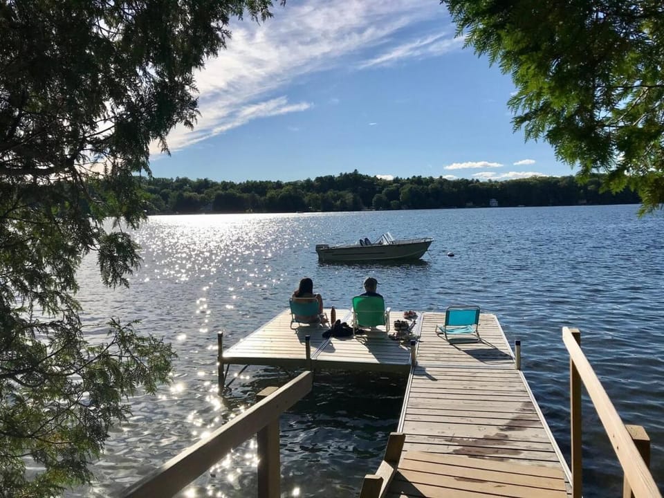 Cedar Shores Lakehouse House in Sidney