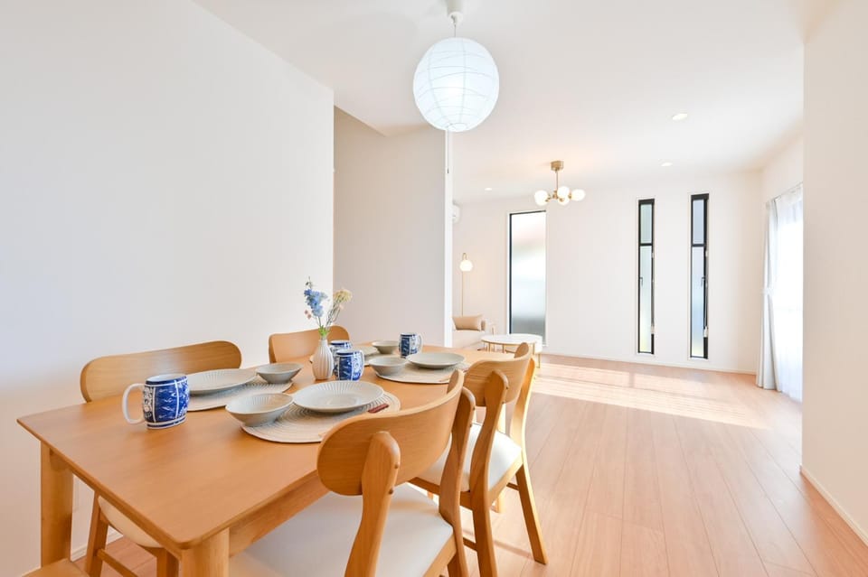 Seating area, Dining area