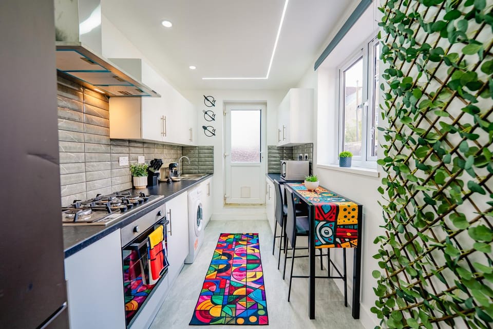 Kitchen or kitchenette, Dining area, minibar, oven, pet friendly, stove