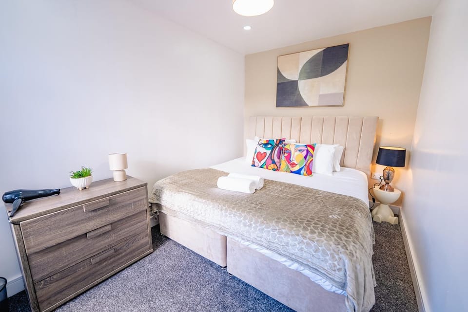 Bed, Photo of the whole room, Bedroom