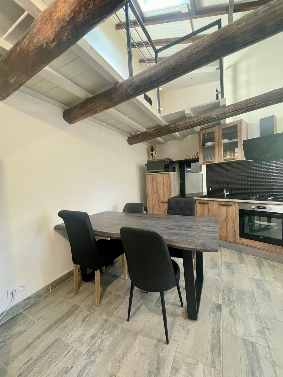 Kitchen or kitchenette, Dining area, pet friendly, stove