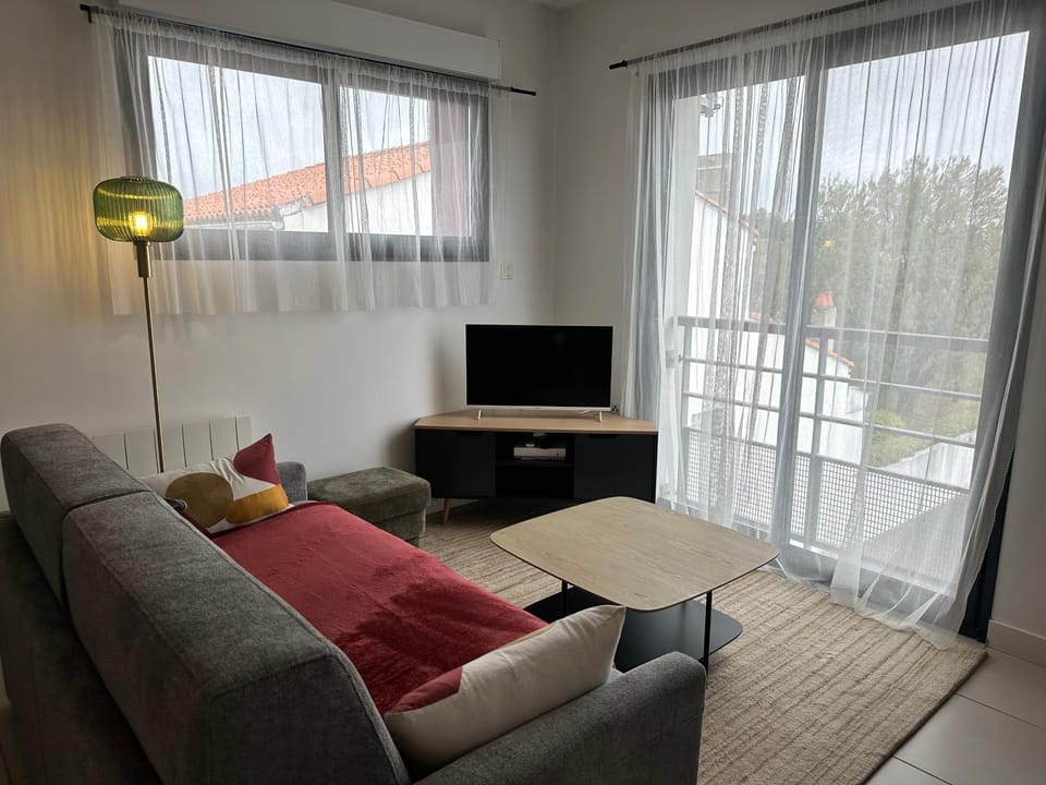 Communal lounge/ TV room, TV and multimedia, Living room, Seating area