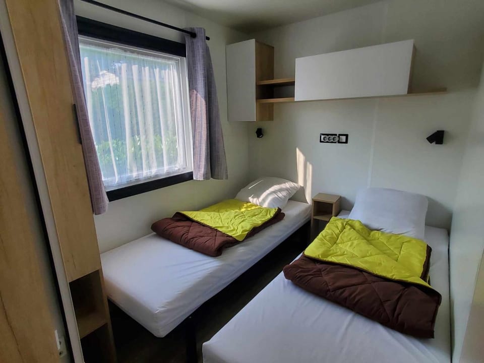 Mobil home récent Domaine de Kerlann Campground/ 
RV Resort in Pont-Aven