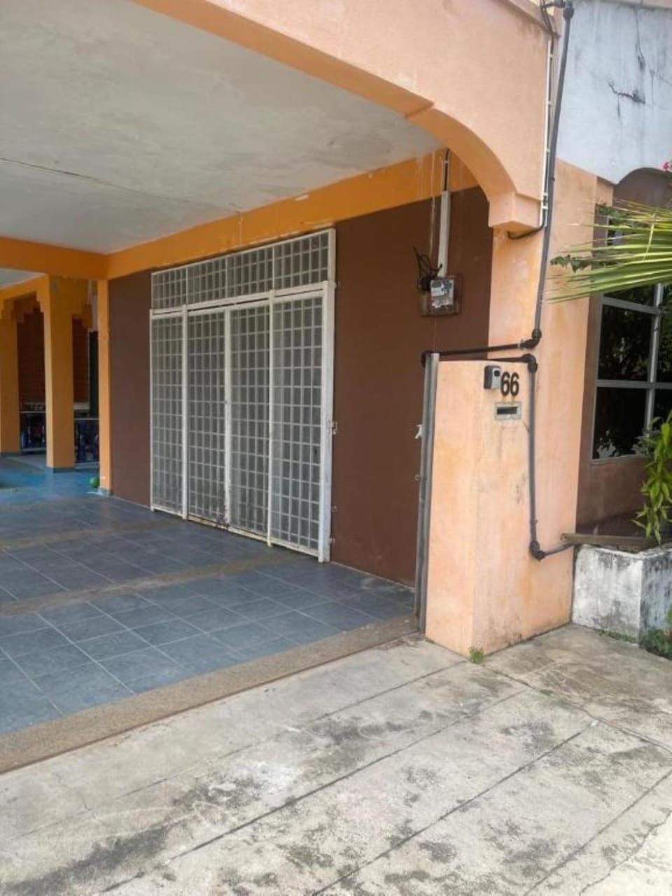 Facade/entrance