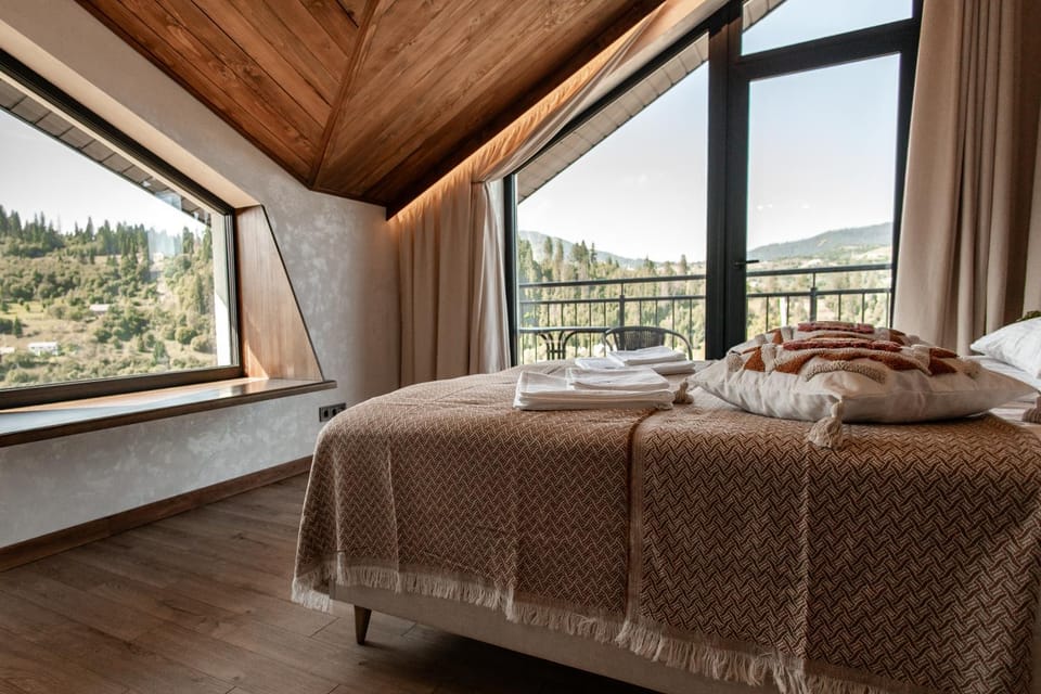 Bed, Photo of the whole room, Bedroom, Mountain view