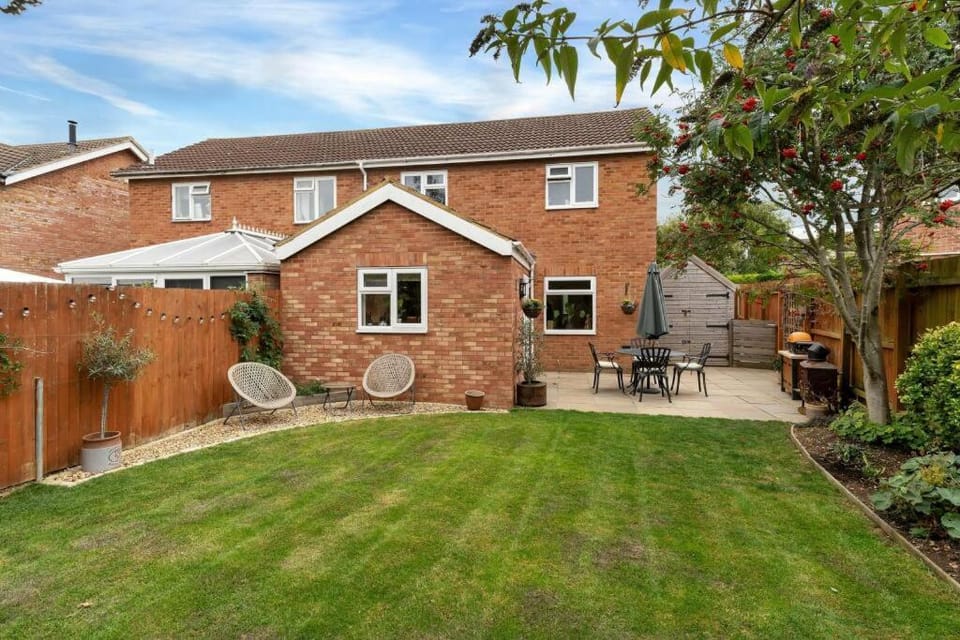 Property building, Garden, Garden view