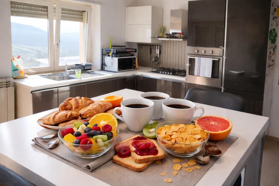 Kitchen or kitchenette, Breakfast