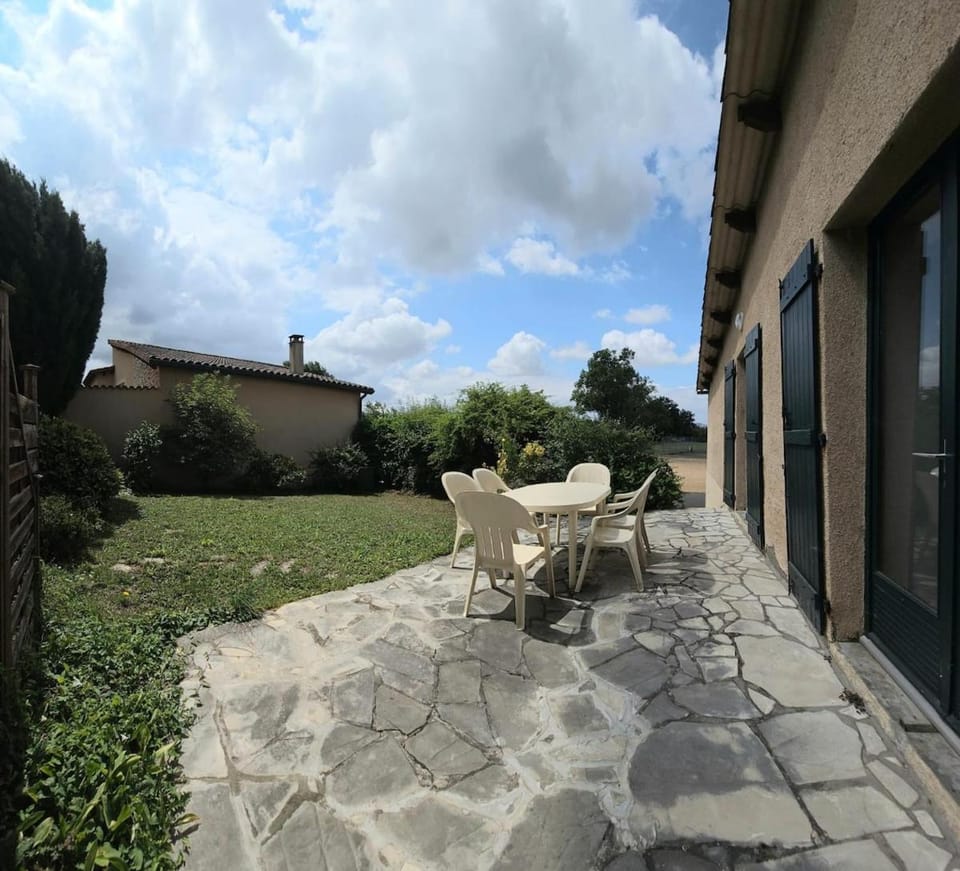 Maison Familiale au coeur du Puy de dôme House in Auvergne-Rhône-Alpes